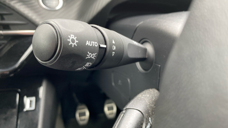 Peugeot 208 1.2 PureTech 100 Allure Premium + 5dr Petrol Hatchback